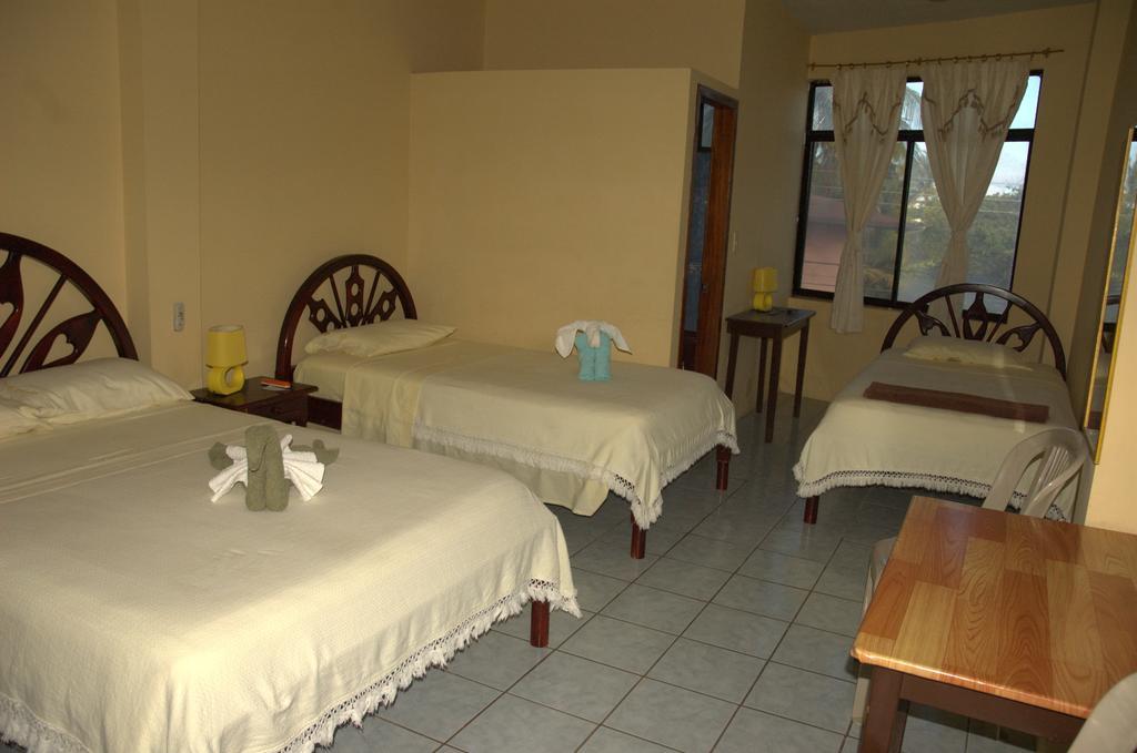 Hostal La Isla Del Descanso Puerto Villamil Kültér fotó