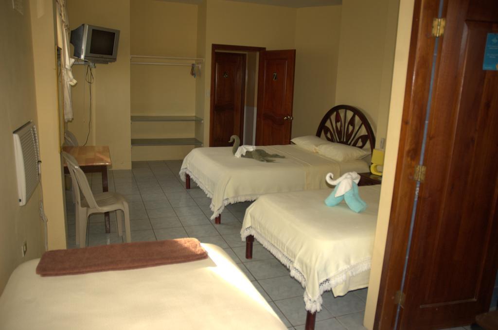 Hostal La Isla Del Descanso Puerto Villamil Kültér fotó
