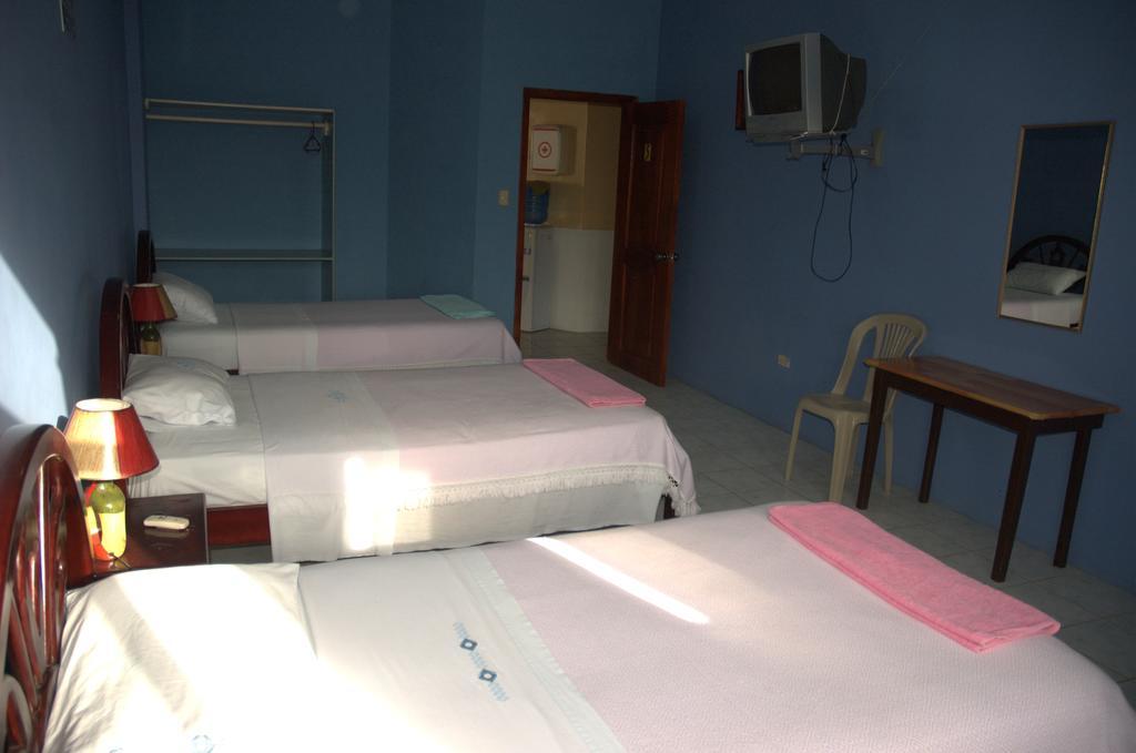 Hostal La Isla Del Descanso Puerto Villamil Kültér fotó