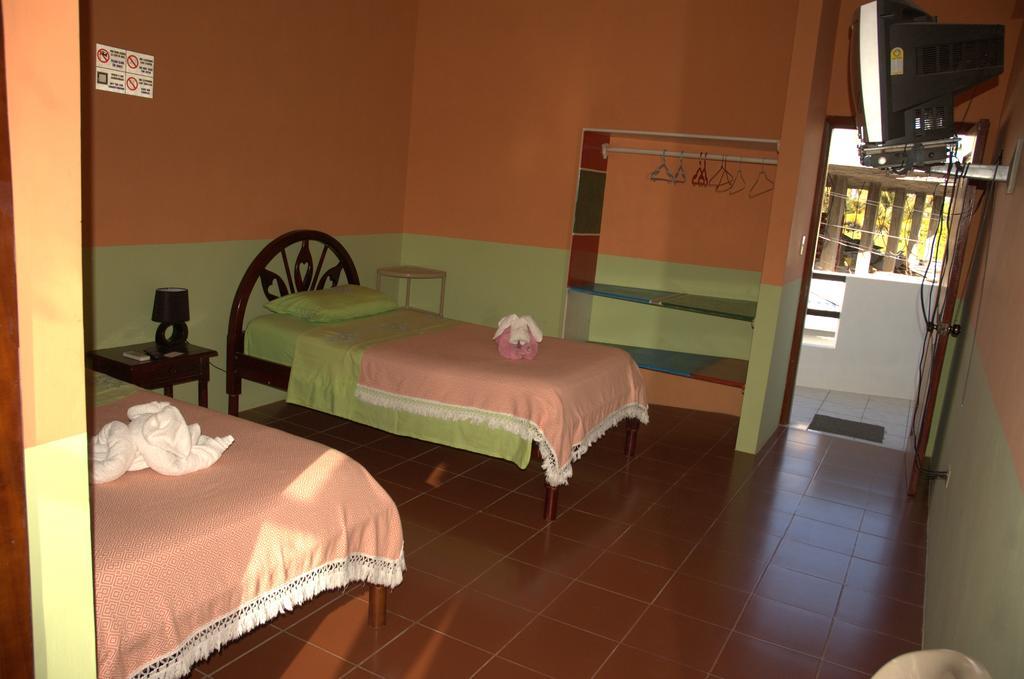 Hostal La Isla Del Descanso Puerto Villamil Kültér fotó