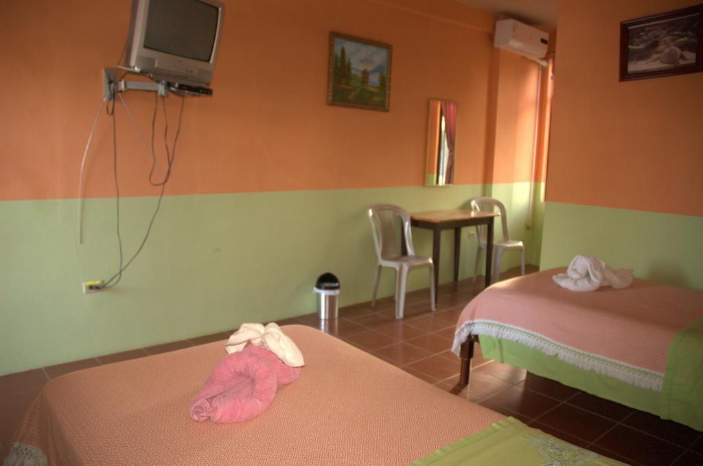 Hostal La Isla Del Descanso Puerto Villamil Kültér fotó