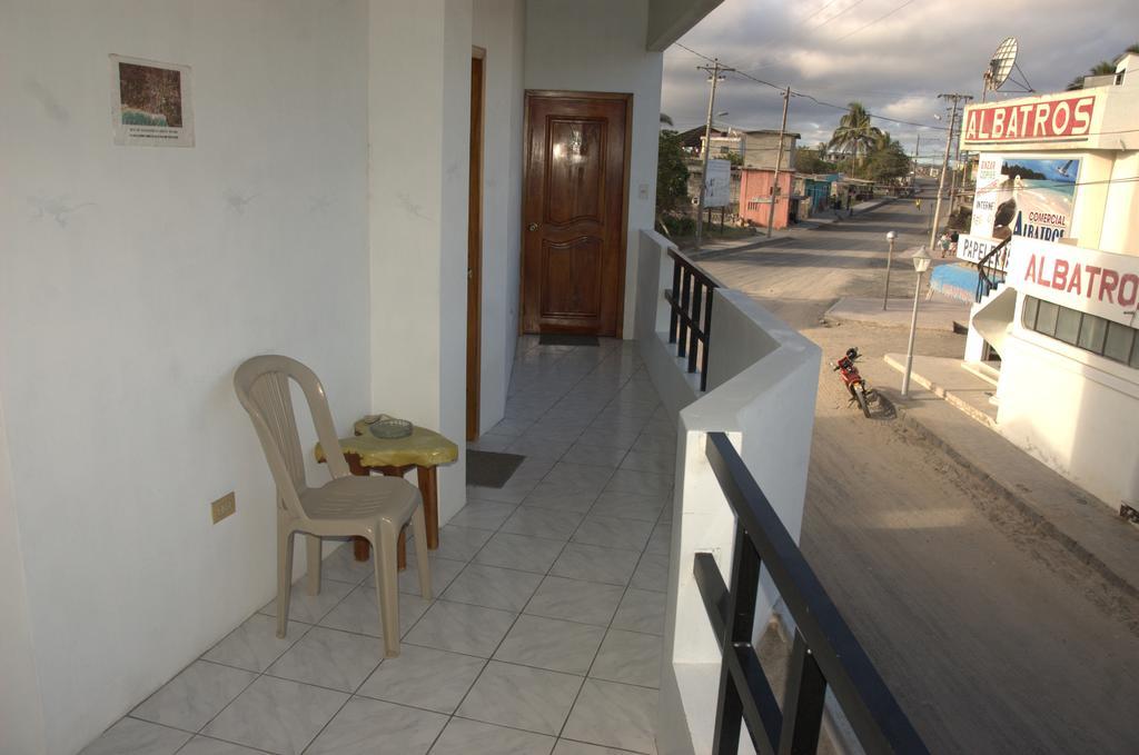 Hostal La Isla Del Descanso Puerto Villamil Kültér fotó