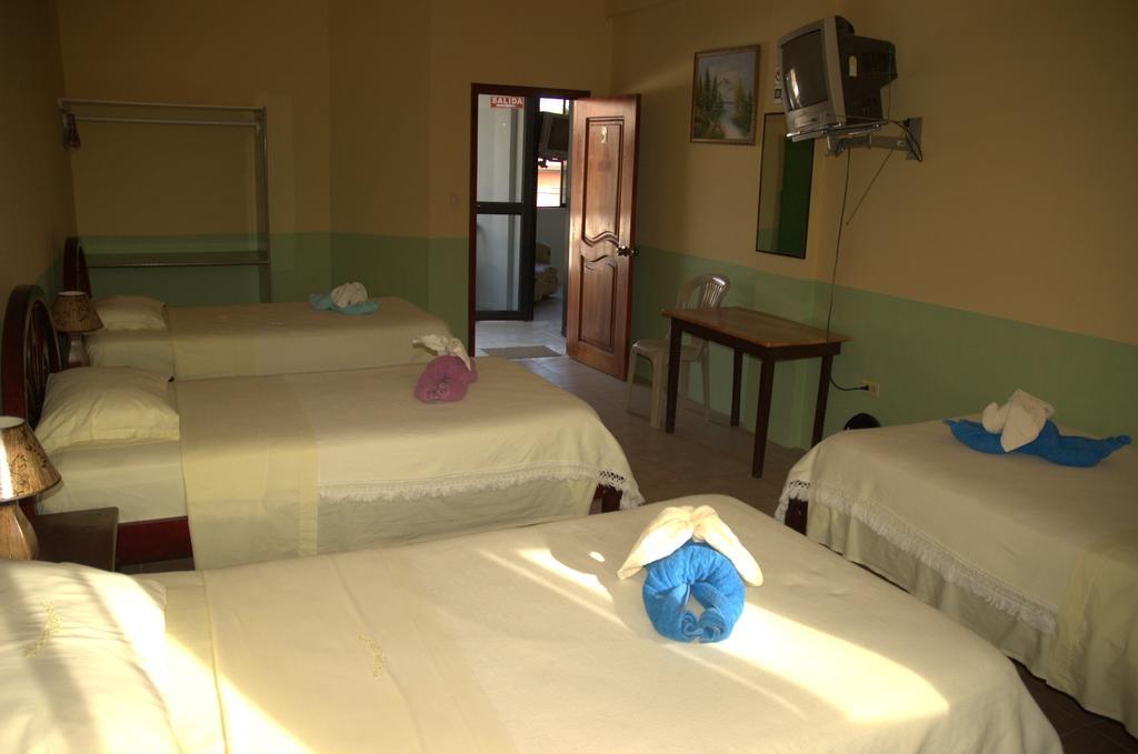 Hostal La Isla Del Descanso Puerto Villamil Kültér fotó