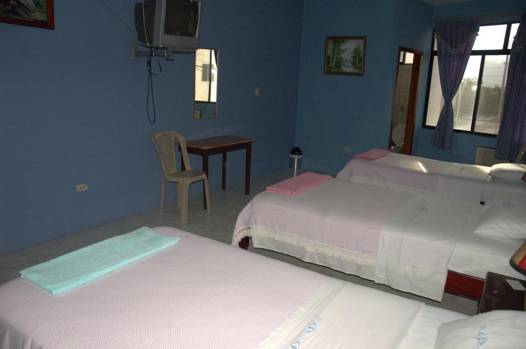 Hostal La Isla Del Descanso Puerto Villamil Kültér fotó