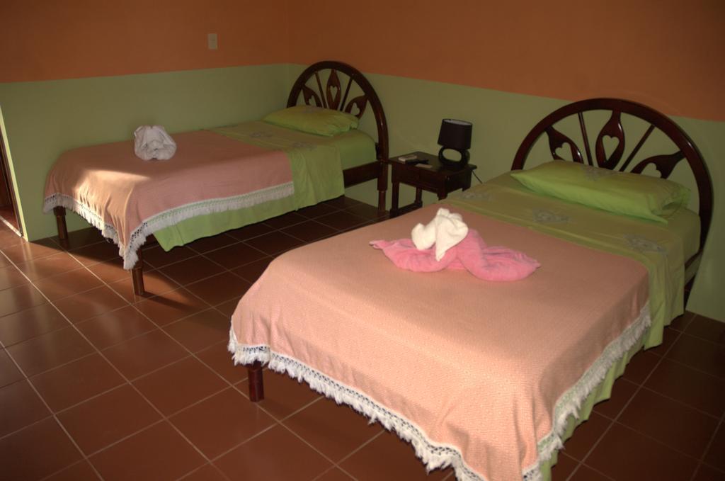 Hostal La Isla Del Descanso Puerto Villamil Kültér fotó