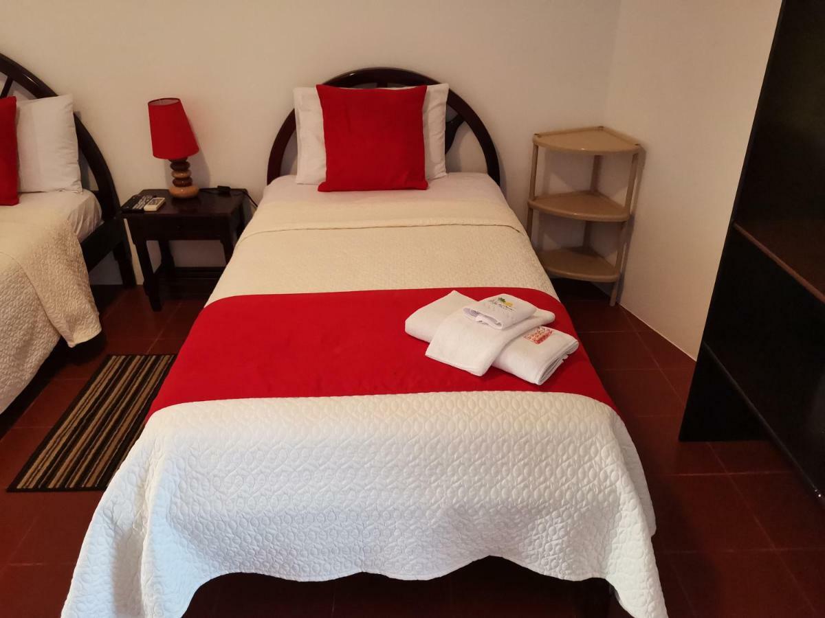 Hostal La Isla Del Descanso Puerto Villamil Kültér fotó