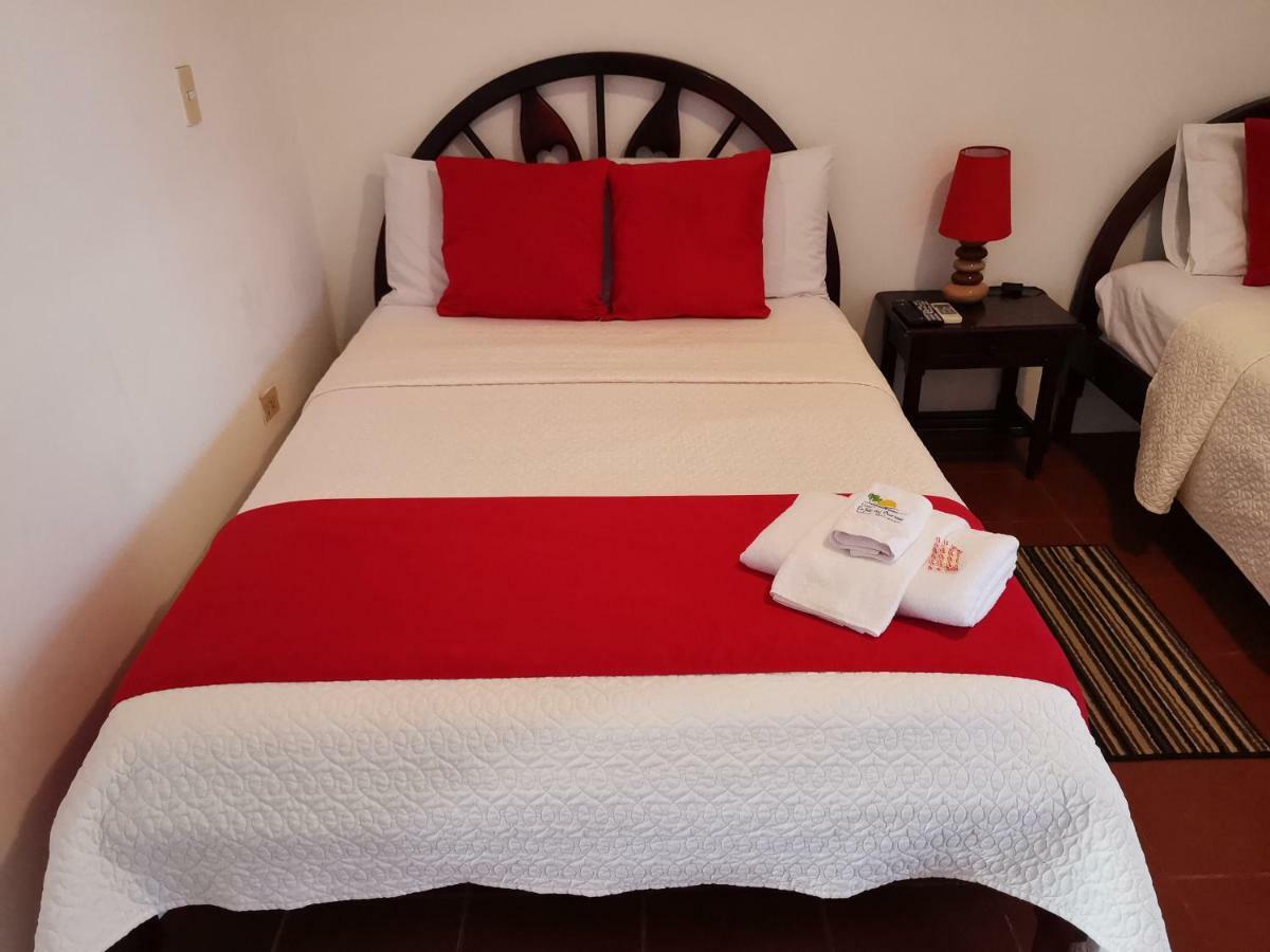 Hostal La Isla Del Descanso Puerto Villamil Kültér fotó