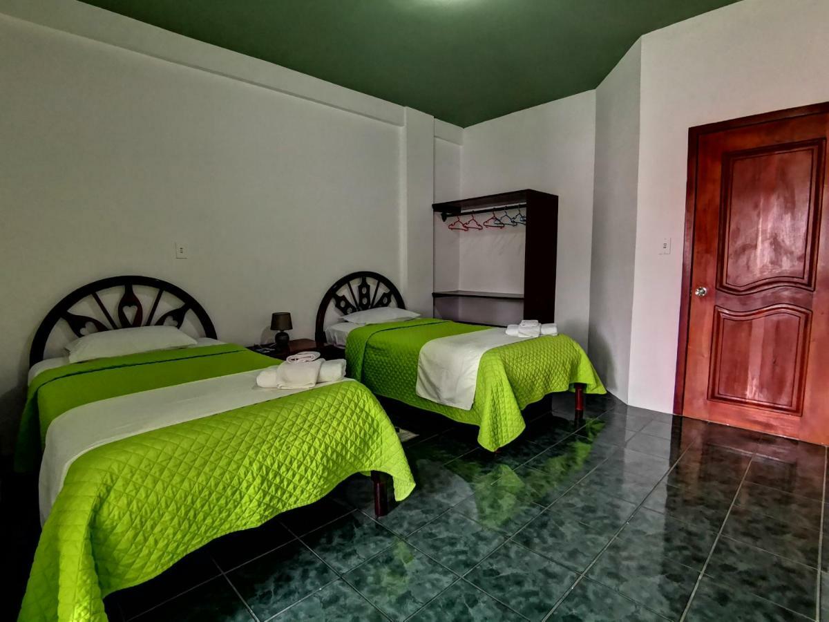 Hostal La Isla Del Descanso Puerto Villamil Kültér fotó