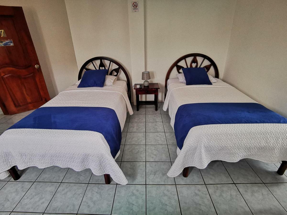 Hostal La Isla Del Descanso Puerto Villamil Kültér fotó
