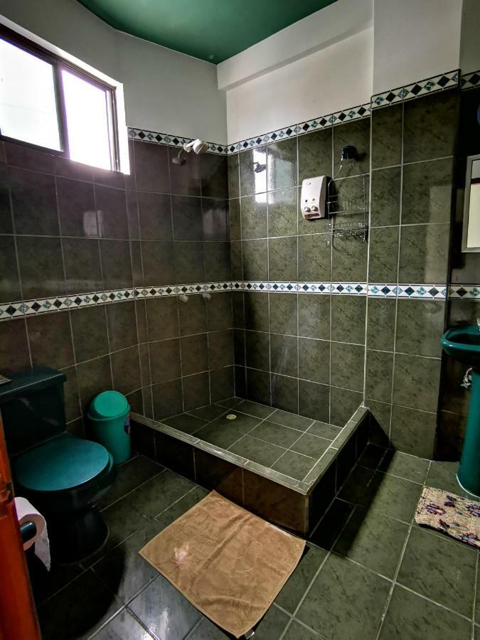 Hostal La Isla Del Descanso Puerto Villamil Kültér fotó