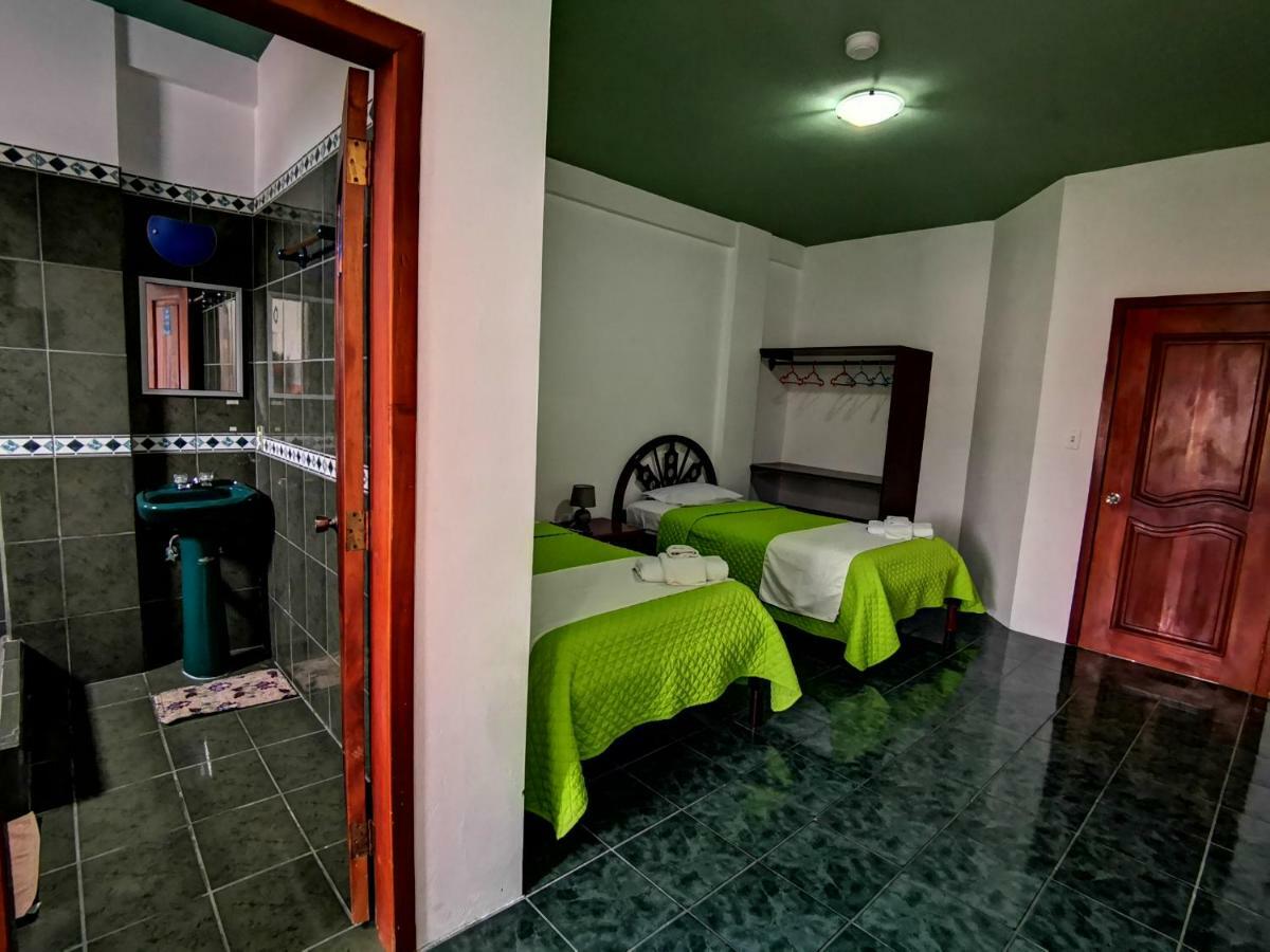 Hostal La Isla Del Descanso Puerto Villamil Kültér fotó