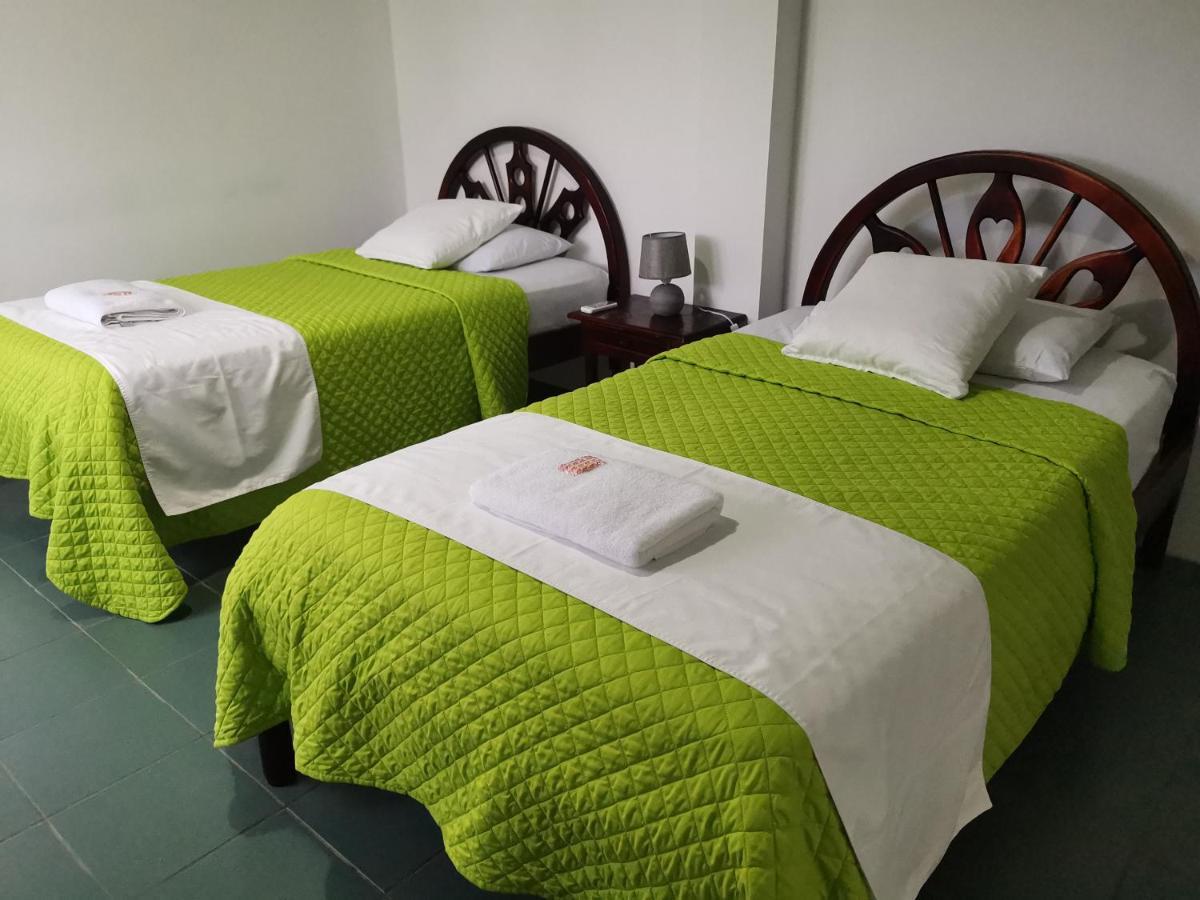 Hostal La Isla Del Descanso Puerto Villamil Kültér fotó